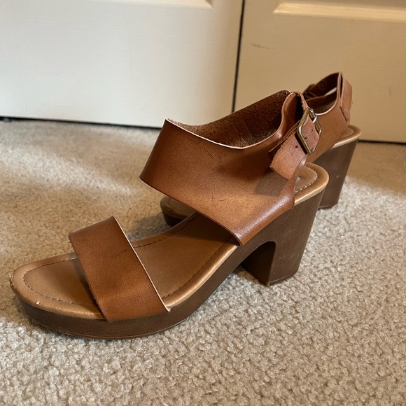 Steve Madden Brown Heels - Picture 1 of 3